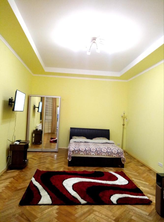 Apartment Ak. Kuchera Street Lviv Dış mekan fotoğraf